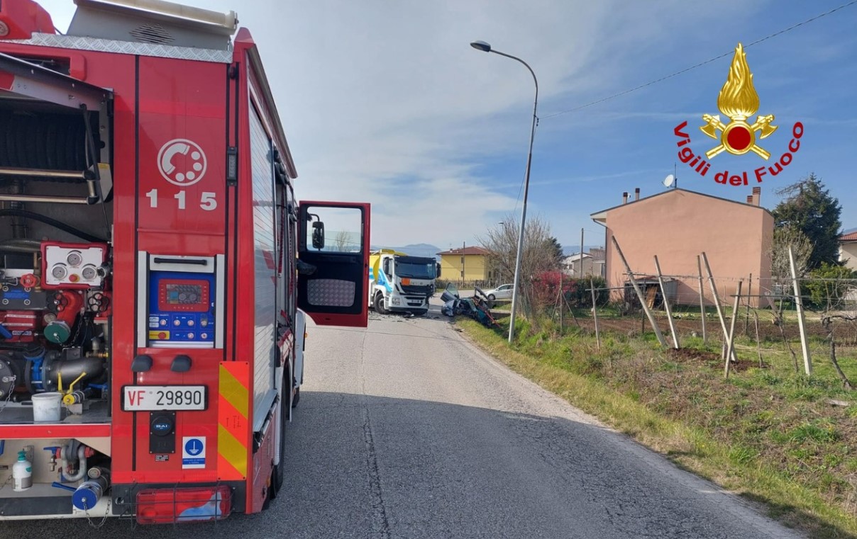 Incidente Gambellara Auto Contro Camion Muore Anziano Veronese