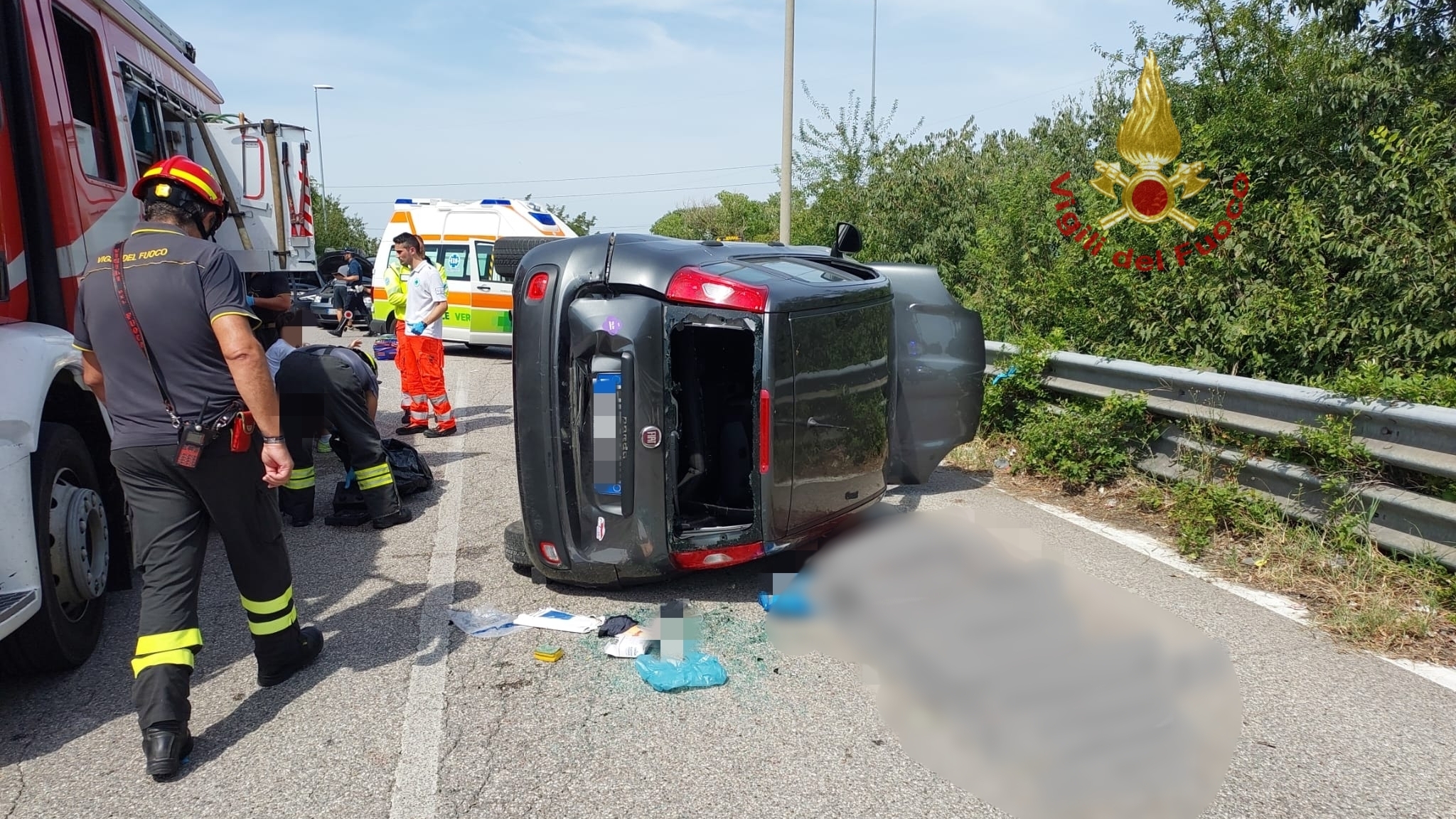 Incidente A La Rizza Enne Sbatte Contro Il Guardrail E Resta Incastrato