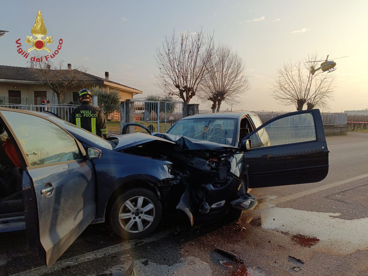 Frontale Tra Due Auto A Veronella Una Donna Incastrata Tra Le Lamiere