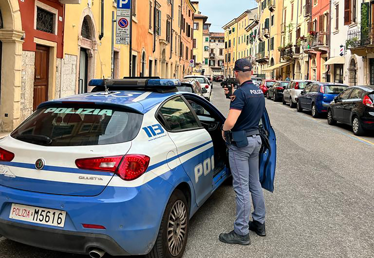 Verona, Autore Di Furto Su Auto In Sosta Bloccato Da Poliziotto Fuori ...